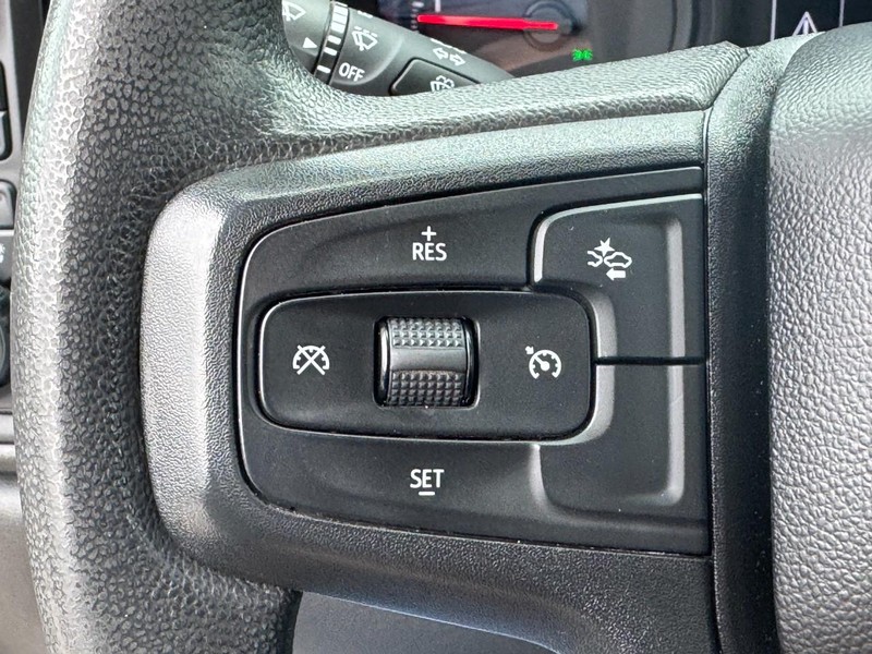 Chevrolet Silverado 3500HD Vehicle Full-screen Gallery Image 16