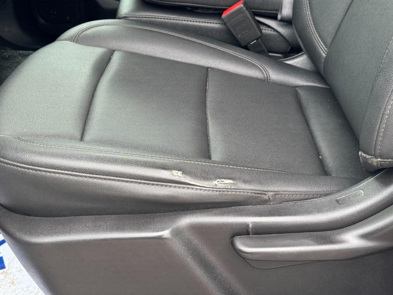 Chevrolet Silverado 3500HD Vehicle Full-screen Gallery Image 21