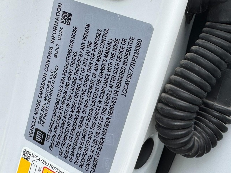 Chevrolet Silverado 3500HD Vehicle Full-screen Gallery Image 22