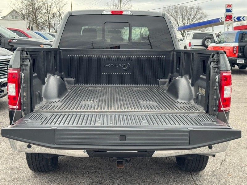 Ford F-150 Vehicle Full-screen Gallery Image 05