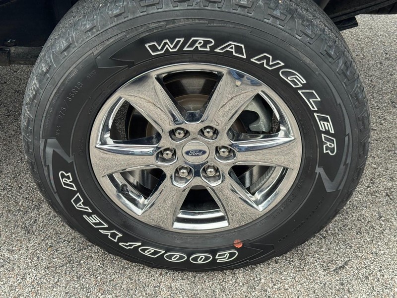 Ford F-150 Vehicle Full-screen Gallery Image 07