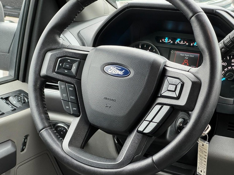 Ford F-150 Vehicle Full-screen Gallery Image 12