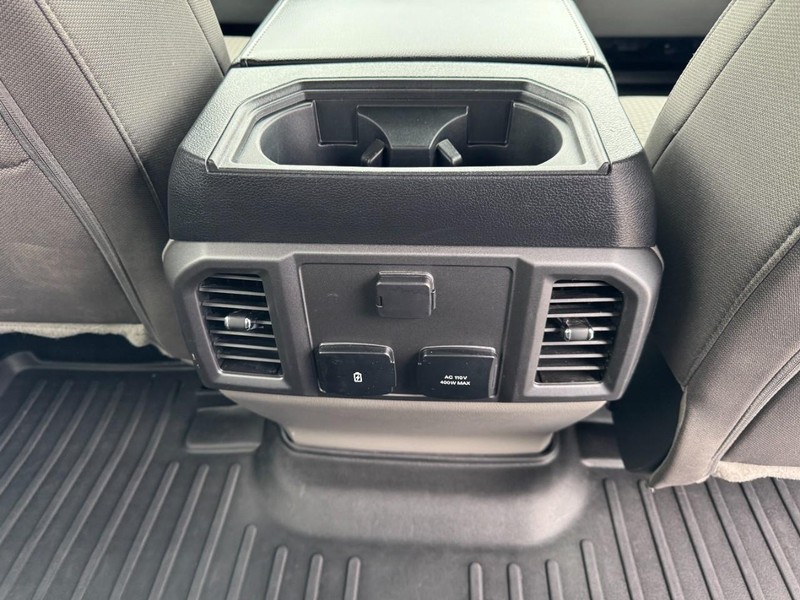 Ford F-150 Vehicle Full-screen Gallery Image 16