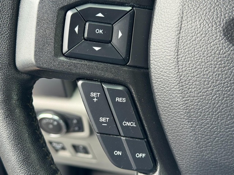 Ford F-150 Vehicle Full-screen Gallery Image 18