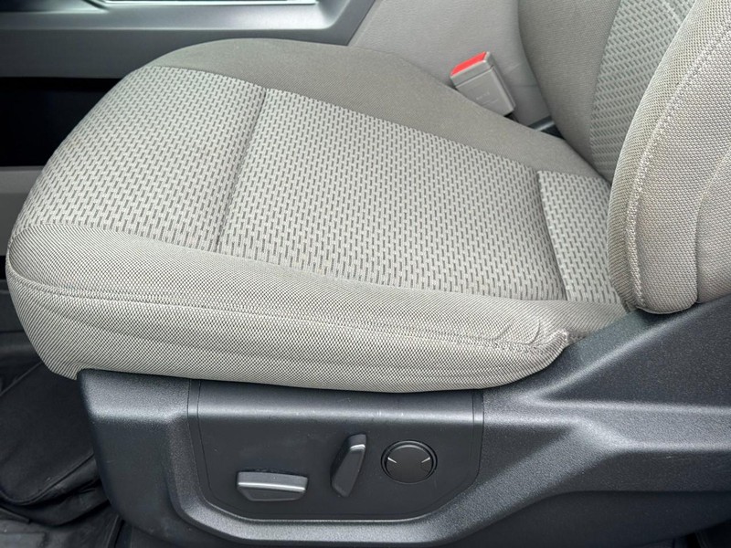 Ford F-150 Vehicle Full-screen Gallery Image 26