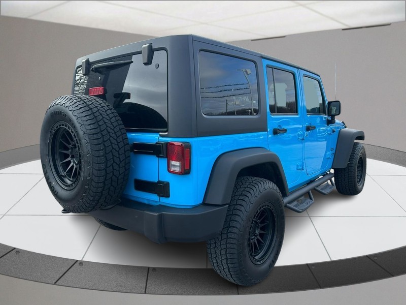 Jeep Wrangler JK Unlimited Vehicle Full-screen Gallery Image 03