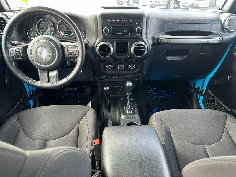 Jeep Wrangler JK Unlimited Vehicle Full-screen Gallery Image 10