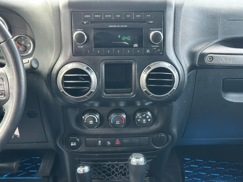 Jeep Wrangler JK Unlimited Vehicle Full-screen Gallery Image 12