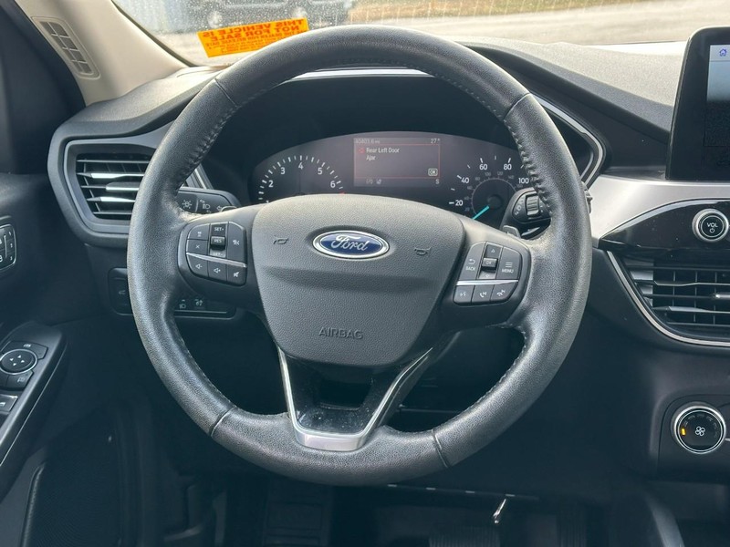 Ford Escape Vehicle Full-screen Gallery Image 12