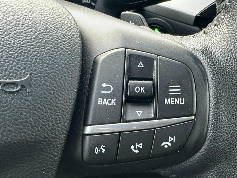 Ford Escape Vehicle Full-screen Gallery Image 20