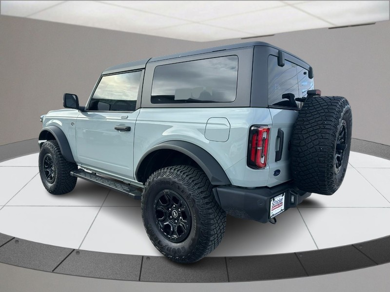 Ford Bronco Vehicle Full-screen Gallery Image 06