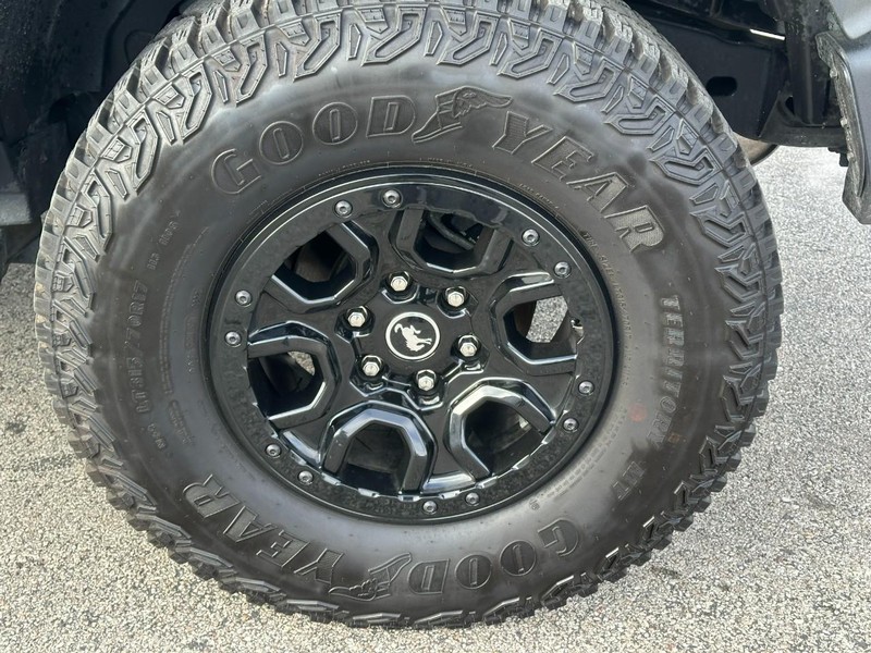 Ford Bronco Vehicle Full-screen Gallery Image 07