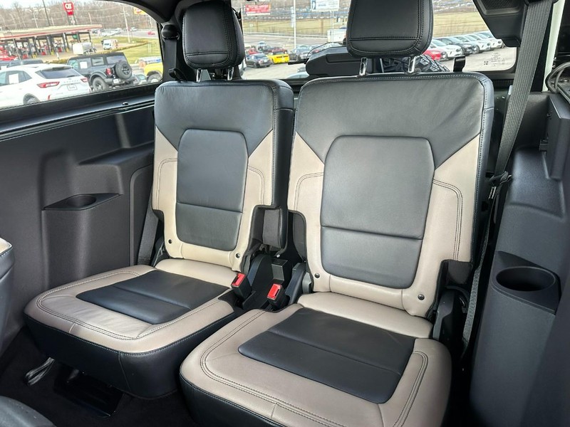 Ford Bronco Vehicle Full-screen Gallery Image 10