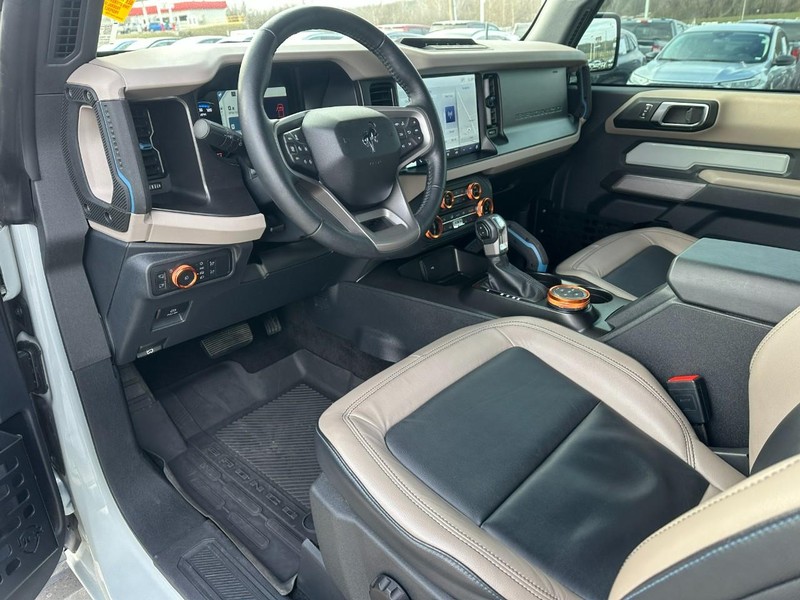 Ford Bronco Vehicle Full-screen Gallery Image 12