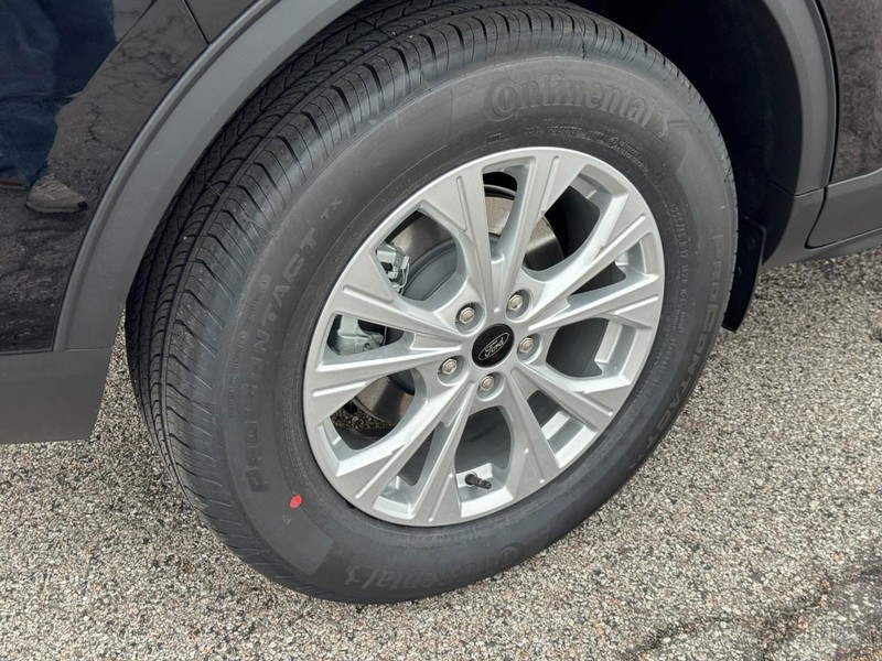 Ford Escape Vehicle Full-screen Gallery Image 04