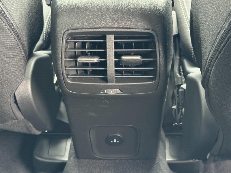 Ford Escape Vehicle Full-screen Gallery Image 10