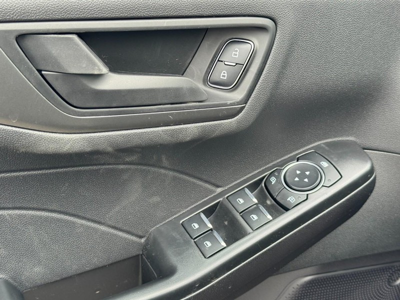 Ford Escape Vehicle Full-screen Gallery Image 11