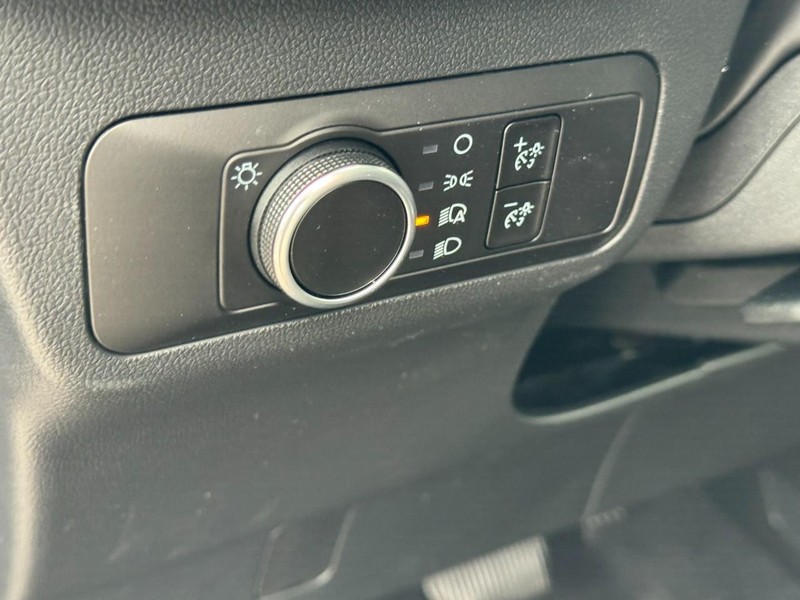 Ford Escape Vehicle Full-screen Gallery Image 12