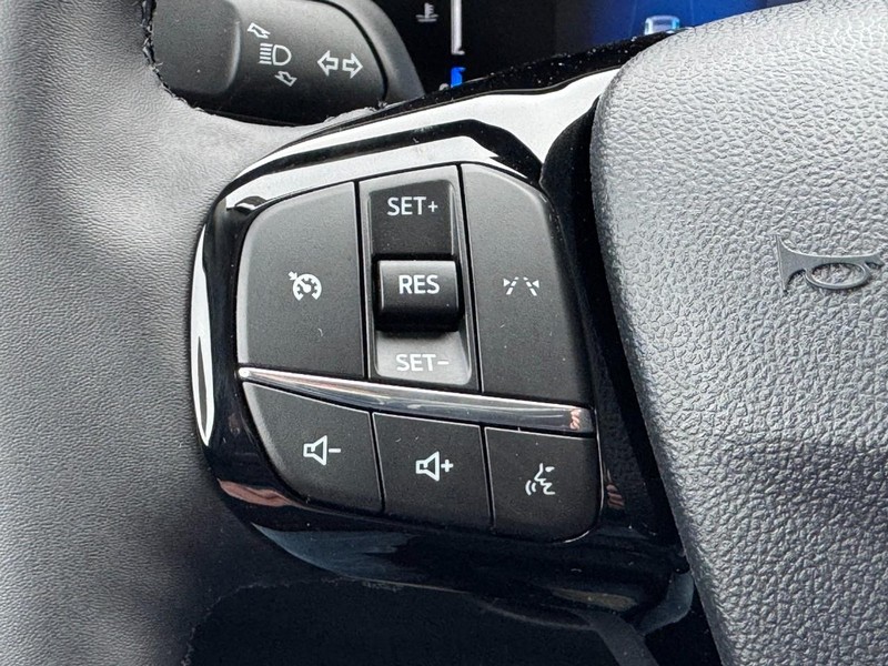 Ford Escape Vehicle Full-screen Gallery Image 13