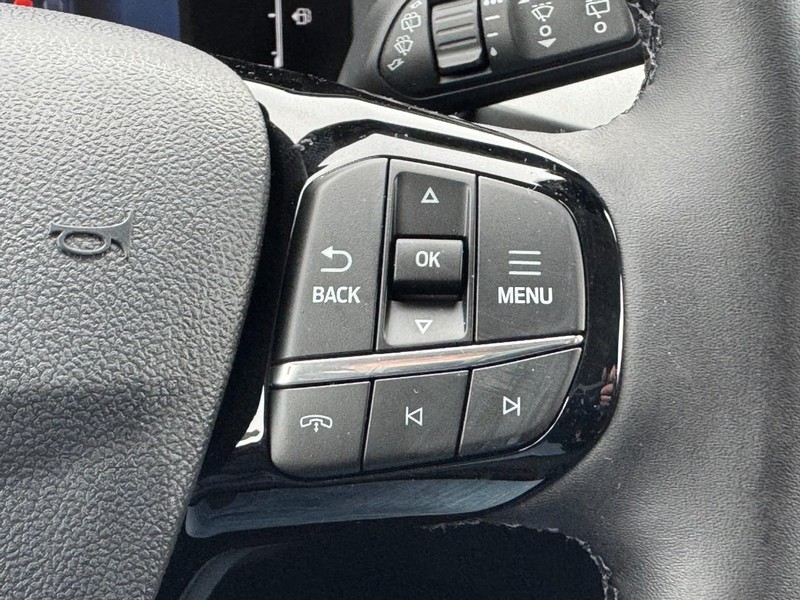 Ford Escape Vehicle Full-screen Gallery Image 14