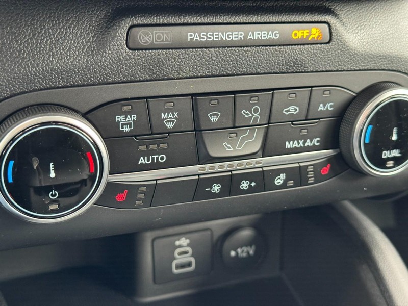 Ford Escape Vehicle Full-screen Gallery Image 16