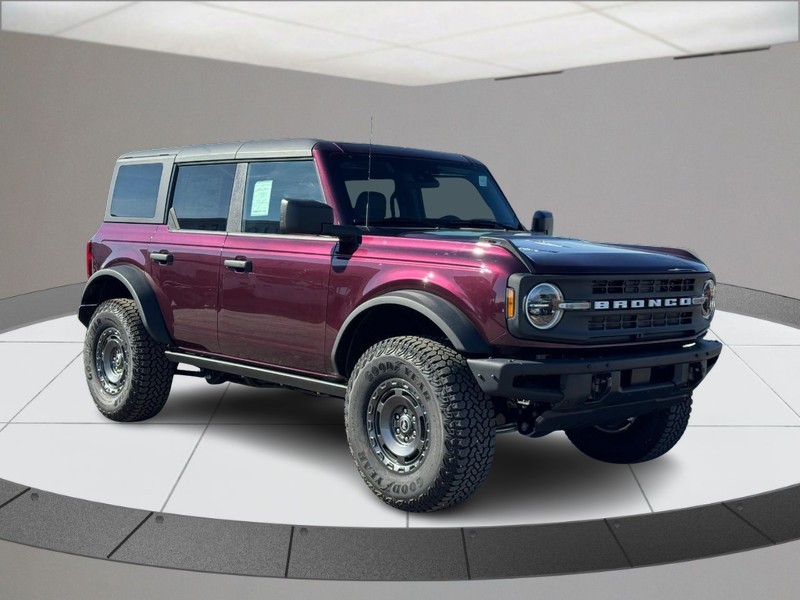 Ford Bronco Vehicle Full-screen Gallery Image 02