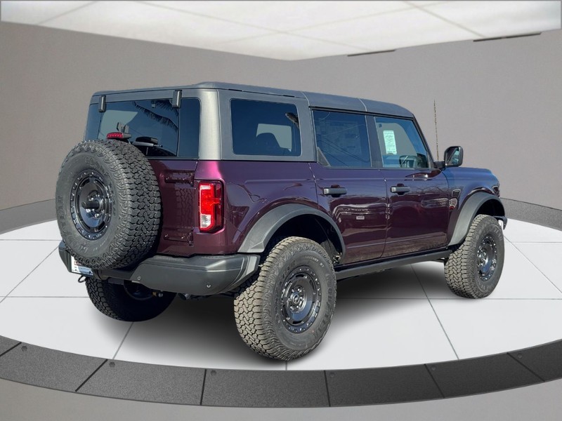 Ford Bronco Vehicle Full-screen Gallery Image 03