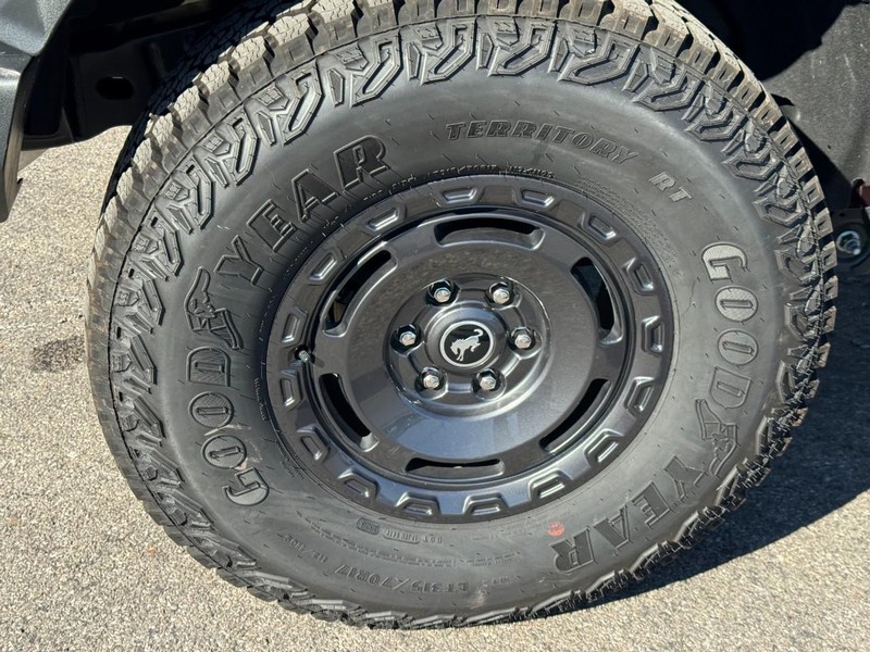 Ford Bronco Vehicle Full-screen Gallery Image 04