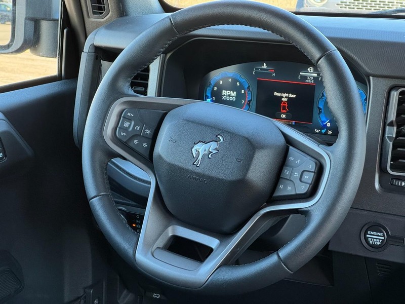 Ford Bronco Vehicle Full-screen Gallery Image 07