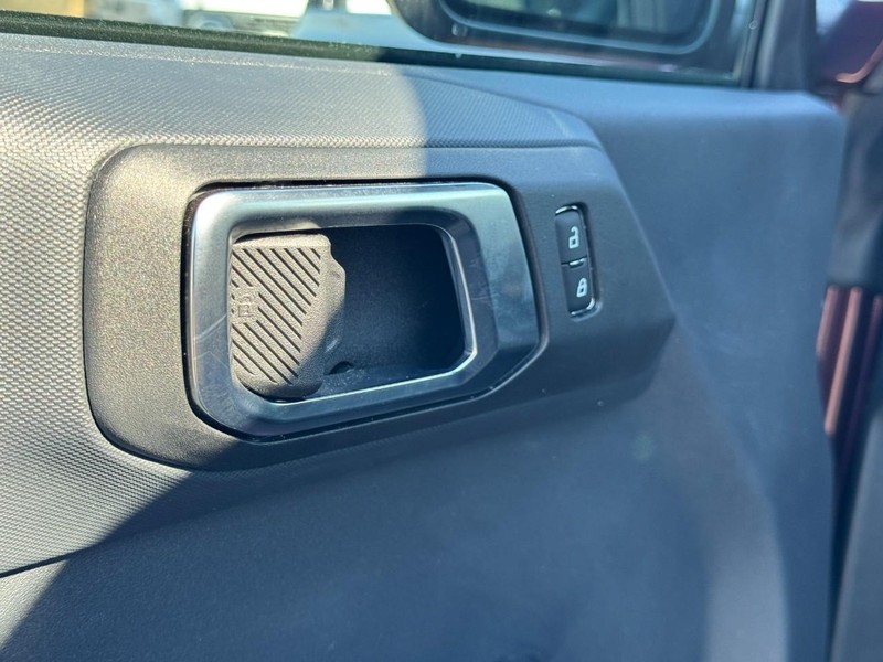 Ford Bronco Vehicle Full-screen Gallery Image 10