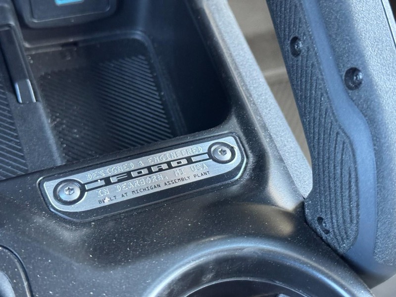 Ford Bronco Vehicle Full-screen Gallery Image 15