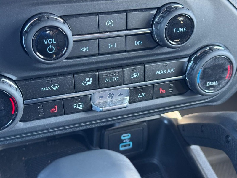 Ford Bronco Vehicle Full-screen Gallery Image 16