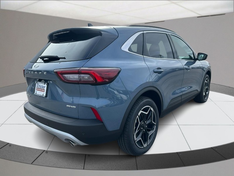 Ford Escape Vehicle Full-screen Gallery Image 03