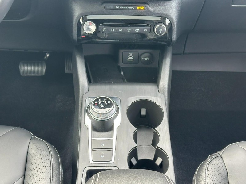 Ford Escape Vehicle Full-screen Gallery Image 09