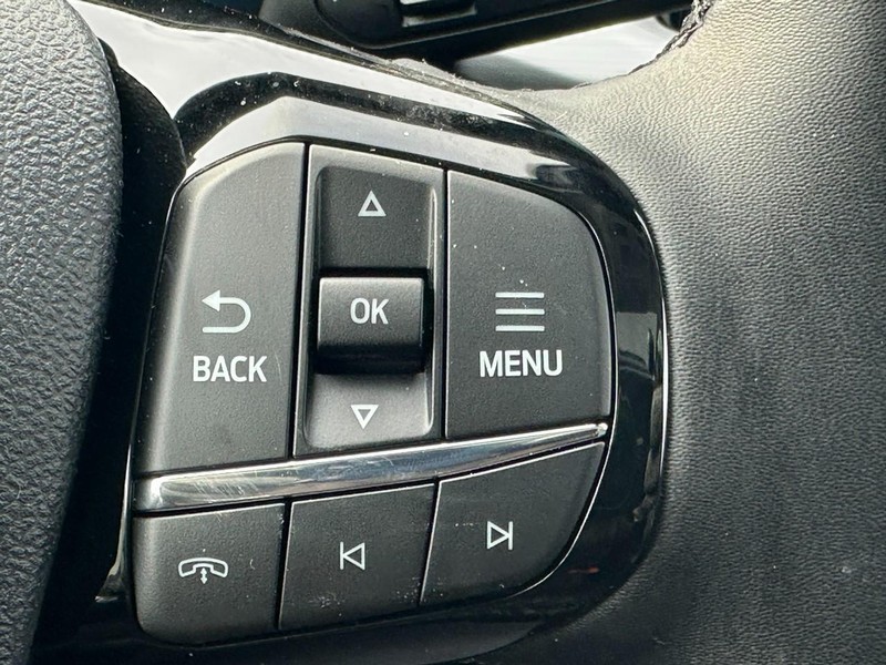 Ford Escape Vehicle Full-screen Gallery Image 14