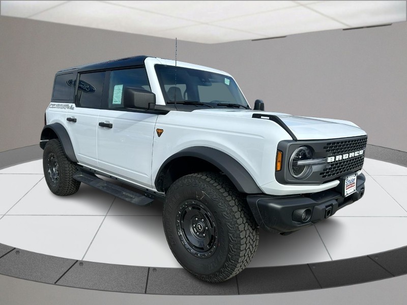 Ford Bronco Vehicle Full-screen Gallery Image 02