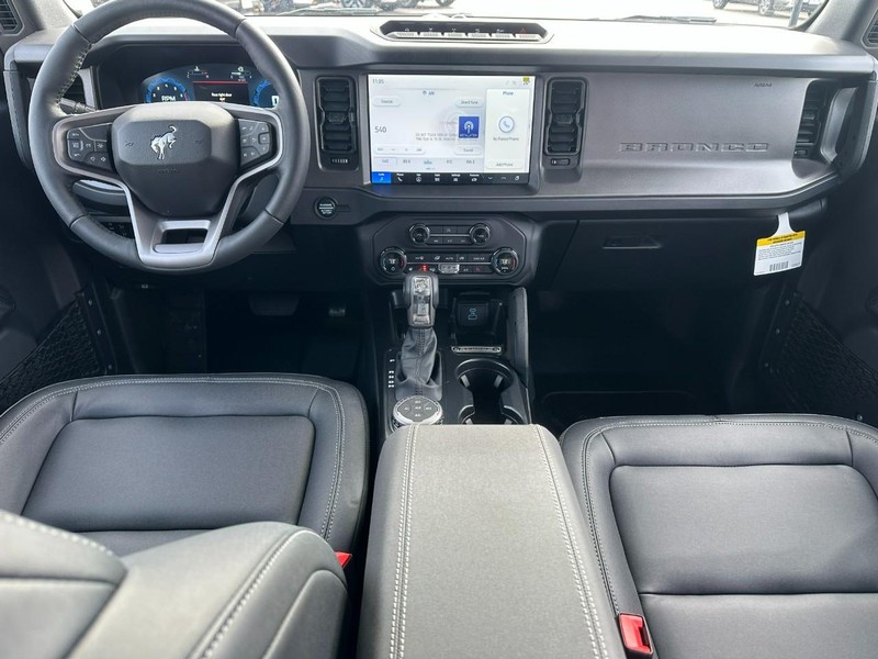 Ford Bronco Vehicle Full-screen Gallery Image 05