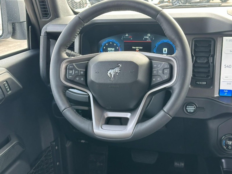 Ford Bronco Vehicle Full-screen Gallery Image 06