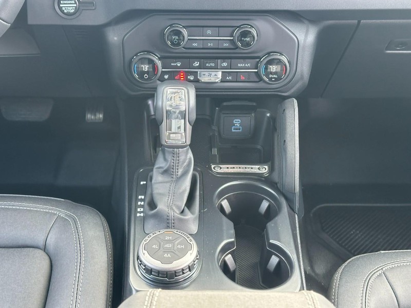 Ford Bronco Vehicle Full-screen Gallery Image 08