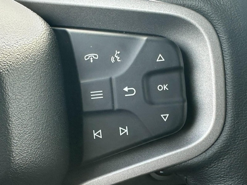 Ford Bronco Vehicle Full-screen Gallery Image 12