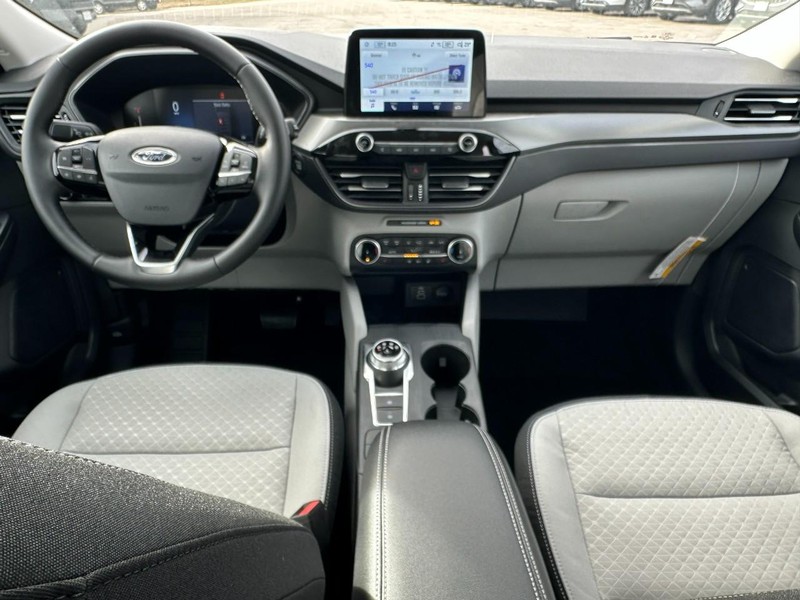 Ford Escape Vehicle Full-screen Gallery Image 05