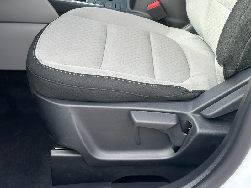 Ford Escape Vehicle Full-screen Gallery Image 10