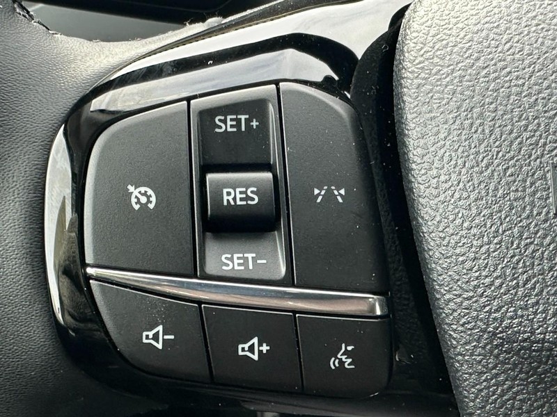 Ford Escape Vehicle Full-screen Gallery Image 11