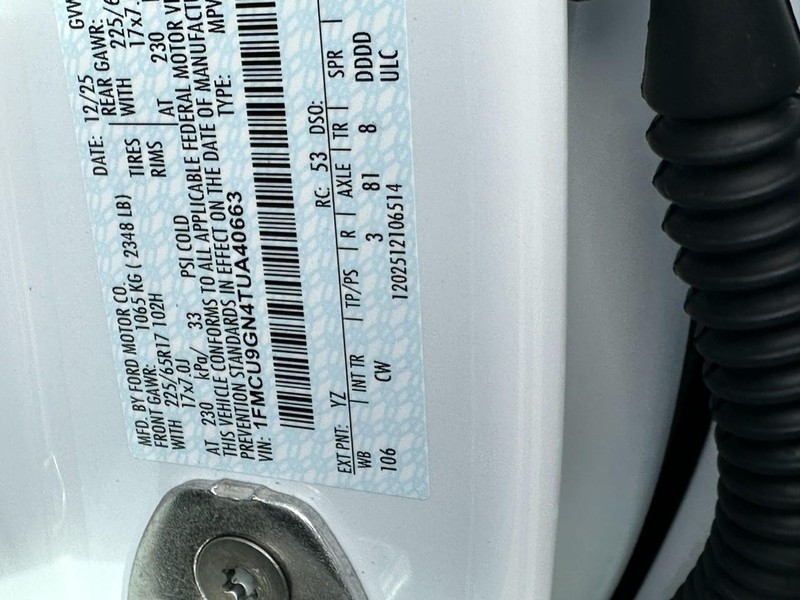 Ford Escape Vehicle Full-screen Gallery Image 15