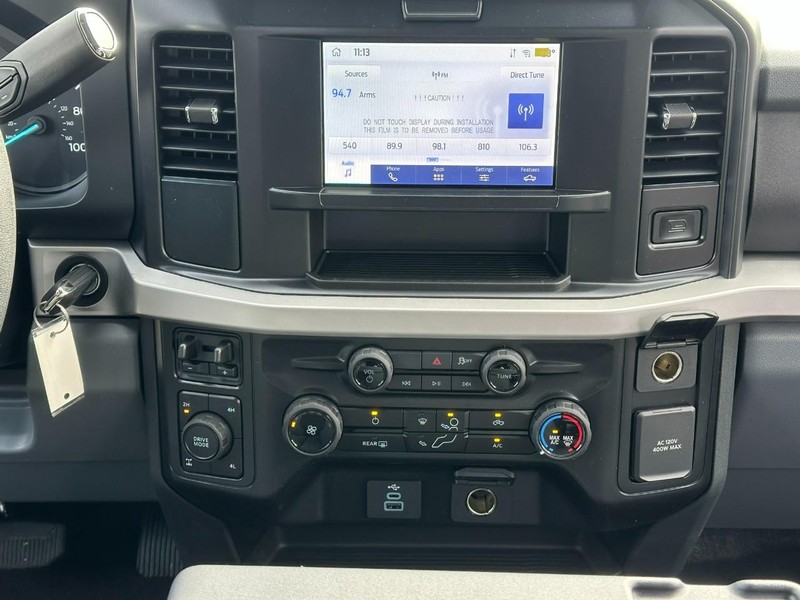 Ford Super Duty F-350 SRW Vehicle Full-screen Gallery Image 07