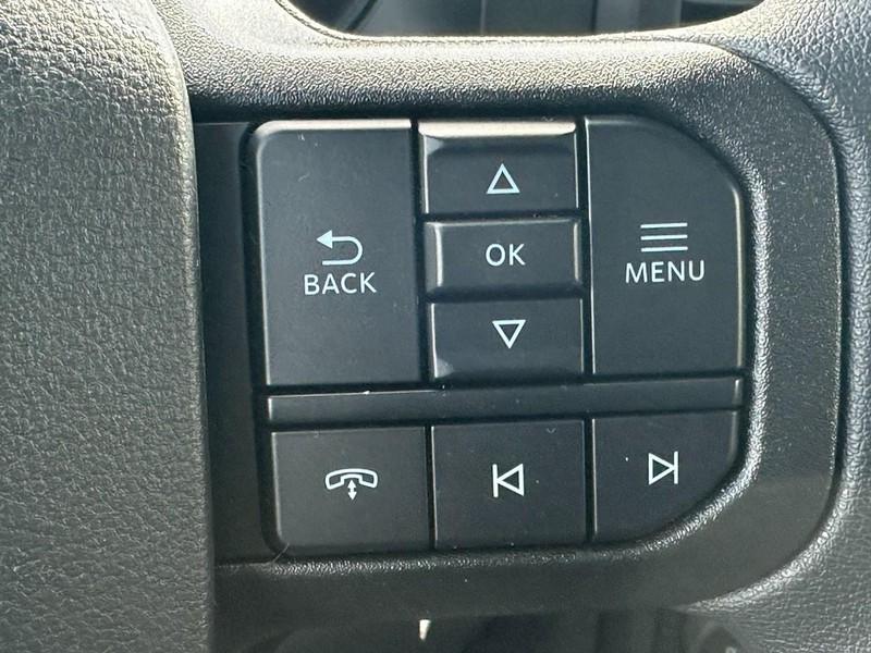 Ford Super Duty F-350 SRW Vehicle Full-screen Gallery Image 12