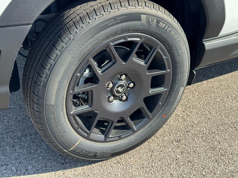 Ford Bronco Sport Vehicle Full-screen Gallery Image 04