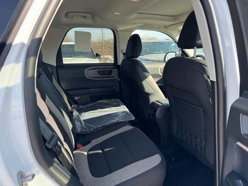 Ford Bronco Sport Vehicle Full-screen Gallery Image 05