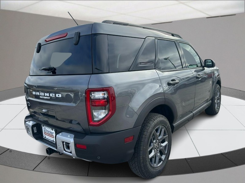 Ford Bronco Sport Vehicle Full-screen Gallery Image 03