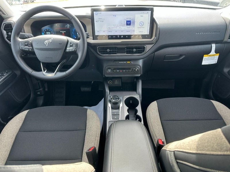 Ford Bronco Sport Vehicle Full-screen Gallery Image 05